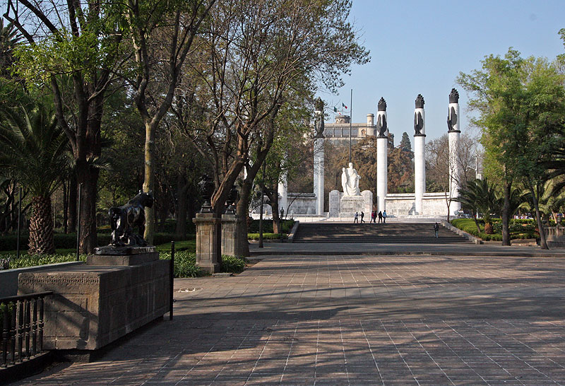 Прогулка по Мехико: Chapultepec, antropomuseum, Zocalo